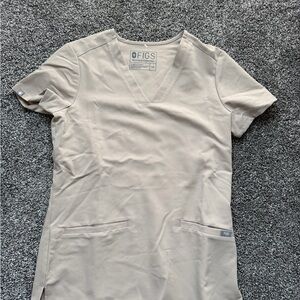 Figs Women's Beige V-Neck Short Sleeve Top